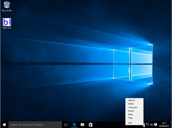 Once started on Windows 10, bliss shows a system tray icon